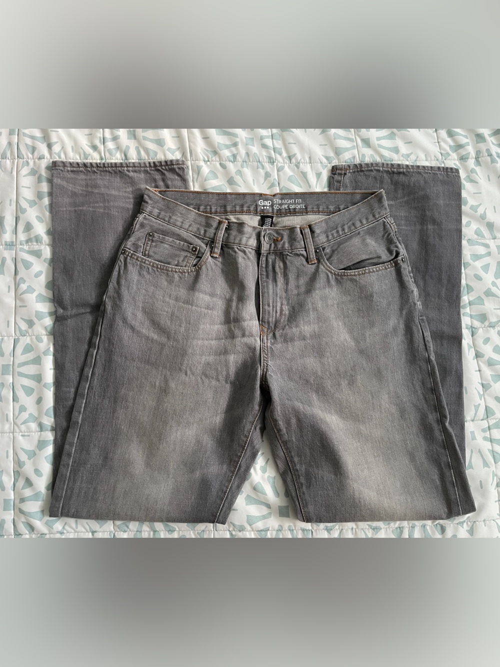 GAP Men's Straight Jeans in Washed Gray - Size 34/34